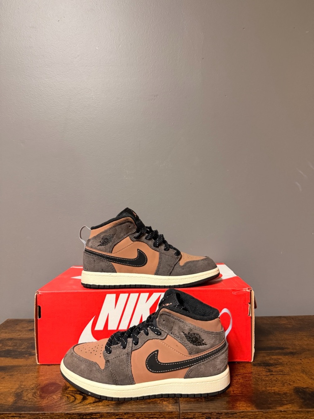 Jordan 1 Mids Kids' Brown and Black High-Top Sneakers 2Y